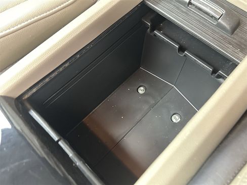 Used 2016 Honda Pilot Touring image 37