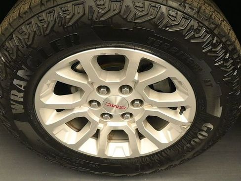 Used 2019 GMC Yukon XL SLT image 14