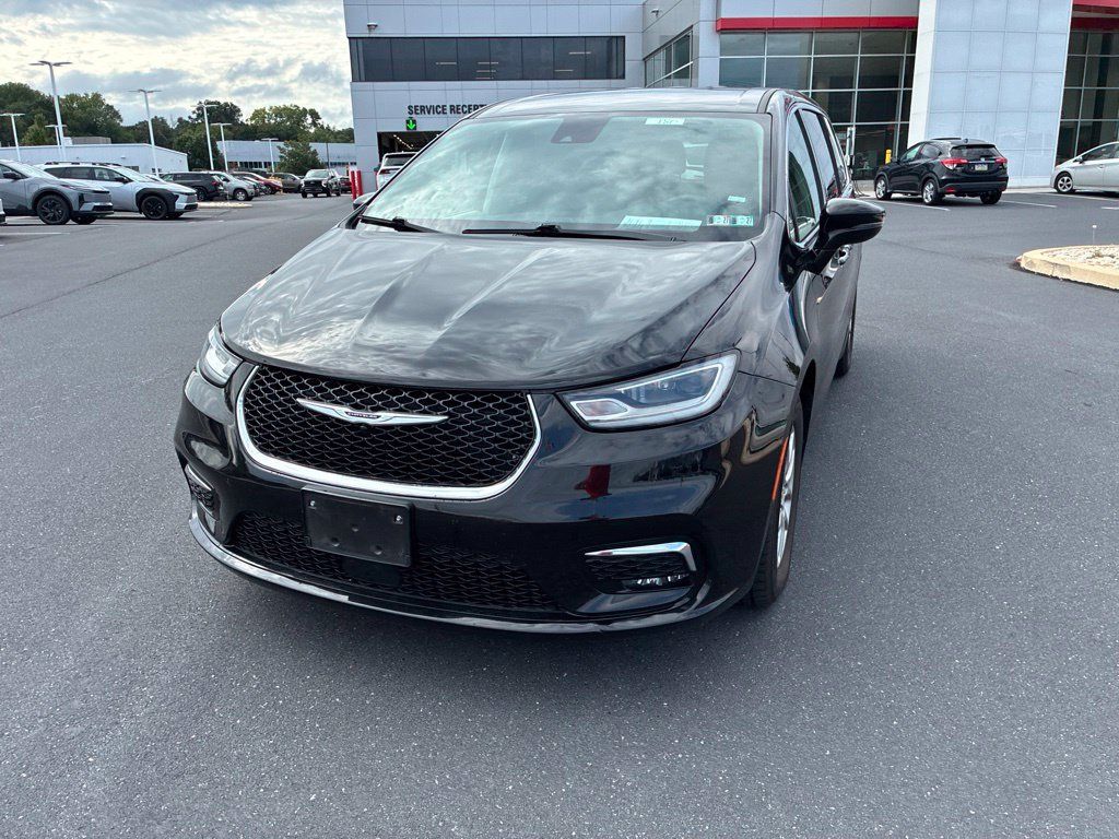 Used 2024 Chrysler Pacifica Touring-L FWD image 21