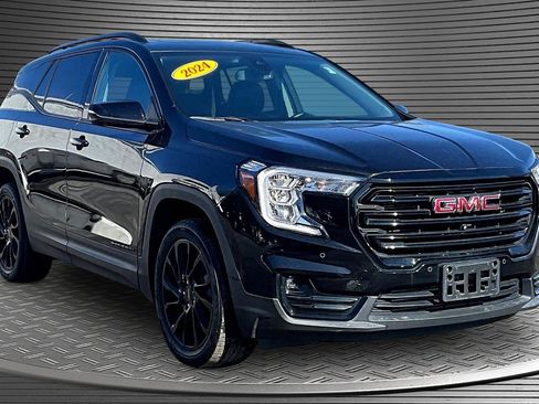 Used 2024 GMC Terrain SLT w/ Infotainment Package II image 1