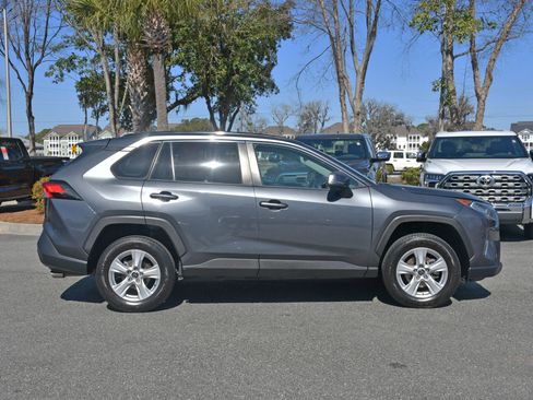 Used 2020 Toyota RAV4 XLE image 5