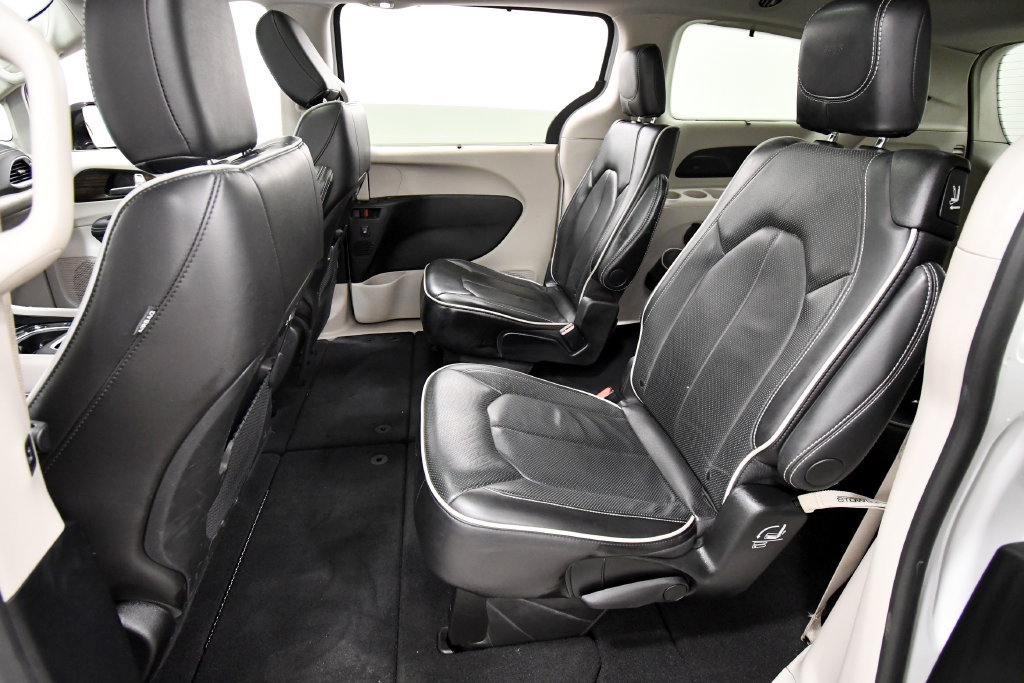 Used 2024 Chrysler Pacifica Limited FWD image 15