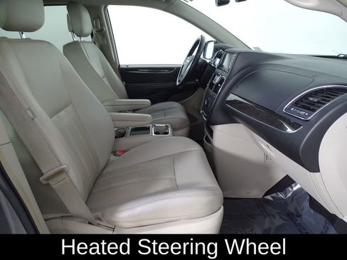 Used 2014 Chrysler Town & Country Touring-L w/ Driver Convenience Group image 13