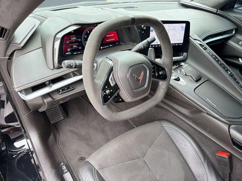 Used 2022 Chevrolet Corvette Stingray Premium Cpe w/ Z51 Performance Package RWD image 4