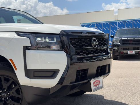 Certified 2026 Nissan Frontier SV w/ Tow Package RWD image 3