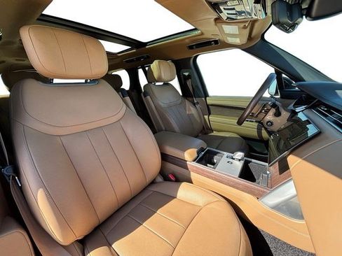 Used 2025 Land Rover Range Rover Autobiography AWD/4WD image 16