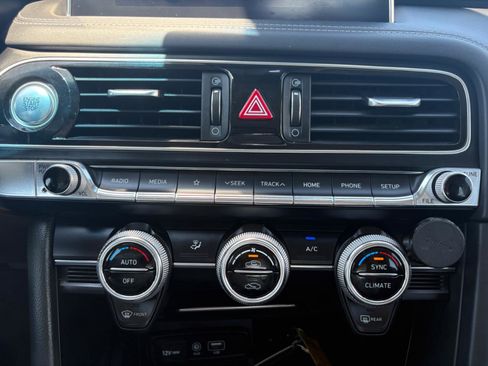 Used 2021 Genesis G70 2.0T image 29