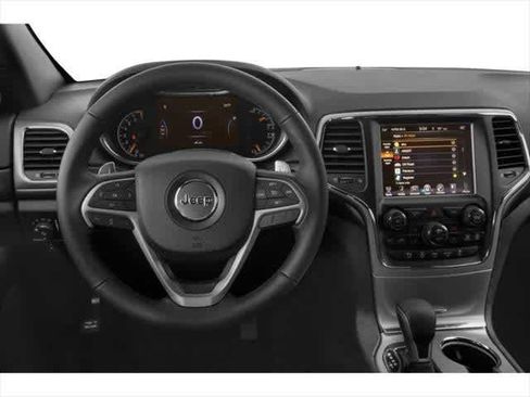 Used 2020 Jeep Grand Cherokee Altitude RWD image 4