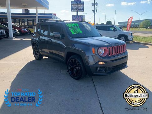Used 2017 Jeep Renegade Altitude FWD image 3