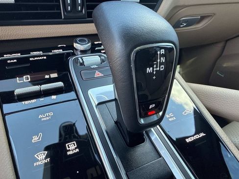 Used 2022 Porsche Cayenne AWD/4WD image 34