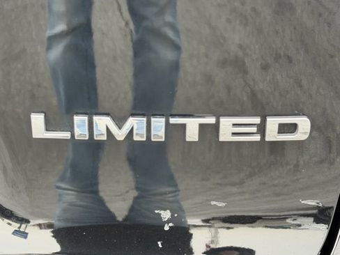 Used 2019 Jeep Cherokee Limited image 19