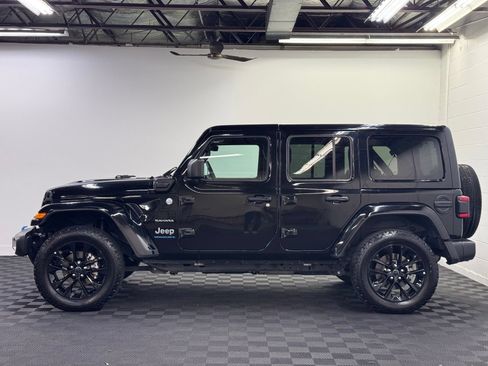Used 2024 Jeep Wrangler Unlimited Sahara AWD/4WD image 3