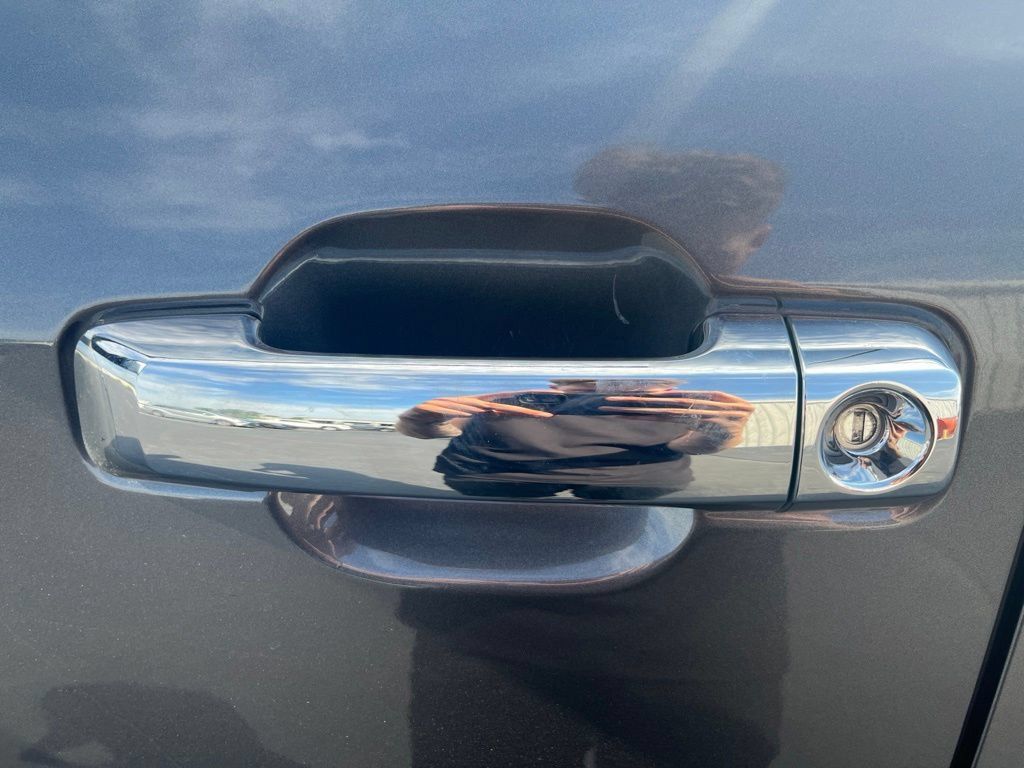 Used 2018 Toyota Tundra Limited w/ Limited Premium Package AWD/4WD image 18