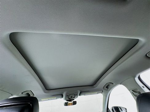 Used 2019 Audi e-tron Prestige w/ Prestige Package image 18