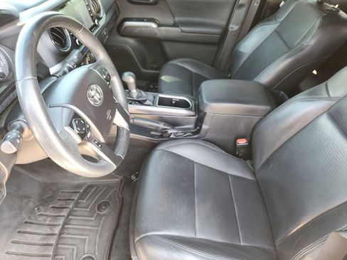 Used 2021 Toyota Tacoma TRD Sport w/ TRD Premium Sport Package AWD/4WD image 16