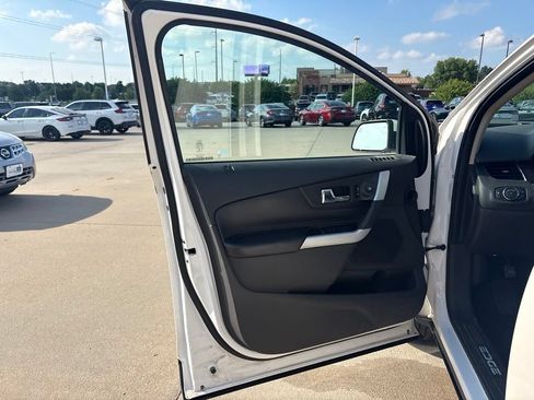 Used 2014 Ford Edge Limited w/ Equipment Group 302A FWD image 9