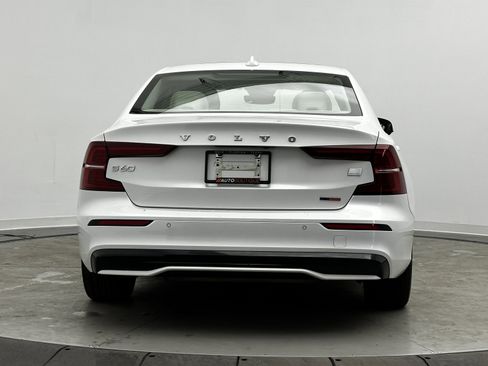 Used 2023 Volvo S60 T8 Plus image 7