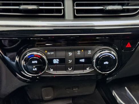 Used 2026 Chevrolet Trax RS w/ Sunroof Package image 17