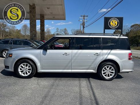Used 2019 Ford Flex SE image 3