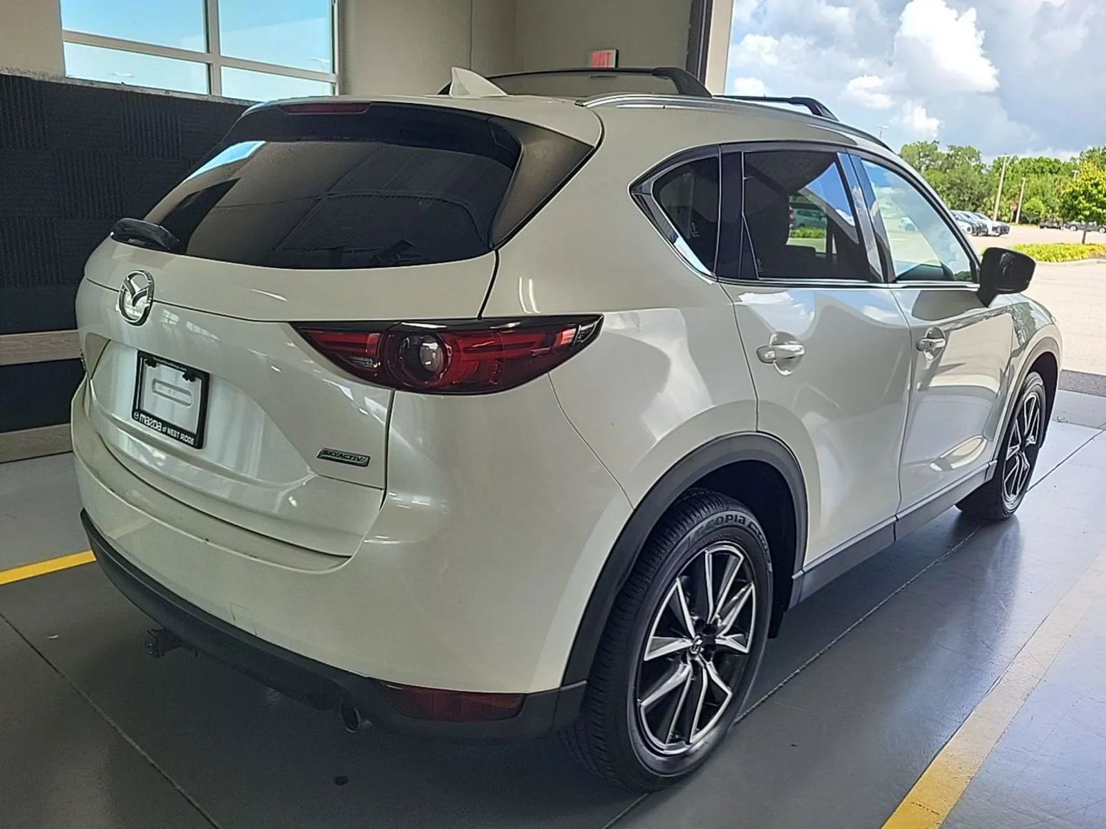 Used 2017 MAZDA CX-5 Grand Touring AWD/4WD image 3