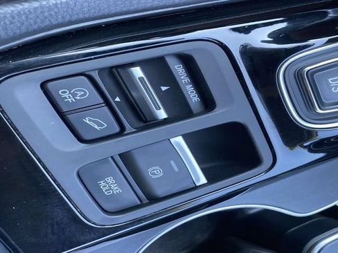 Used 2024 Honda Pilot Touring image 29