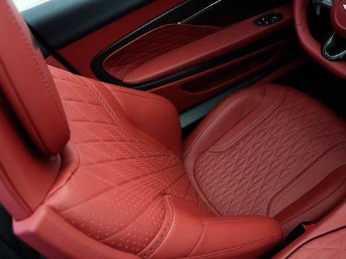 Used 2025 Aston Martin DB12 Volante image 16