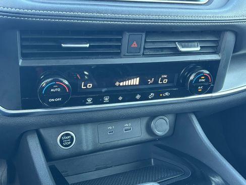 Used 2023 Nissan Rogue SV image 24