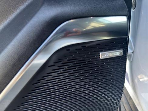 Used 2025 GMC Acadia Elevation image 31