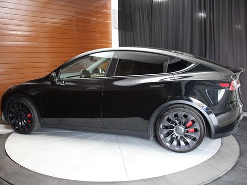 Used 2023 Tesla Model Y Long Range image 29