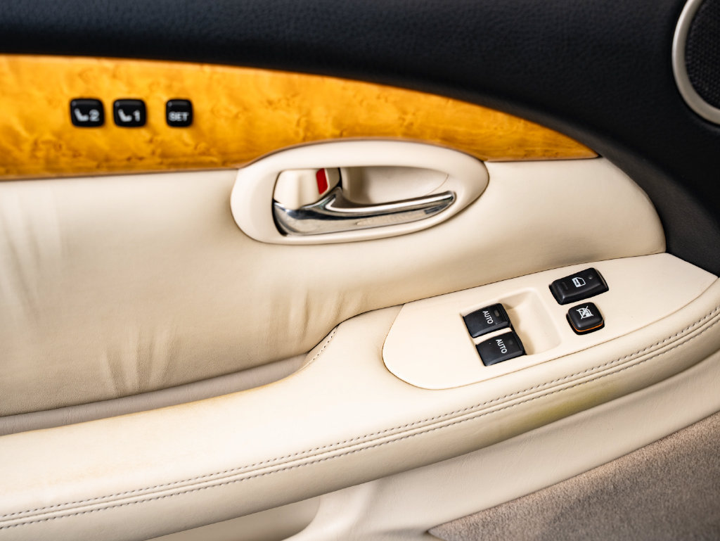 Used 2004 Lexus SC 430 Convertible w/ Preferred Accessory Pkg RWD image 25
