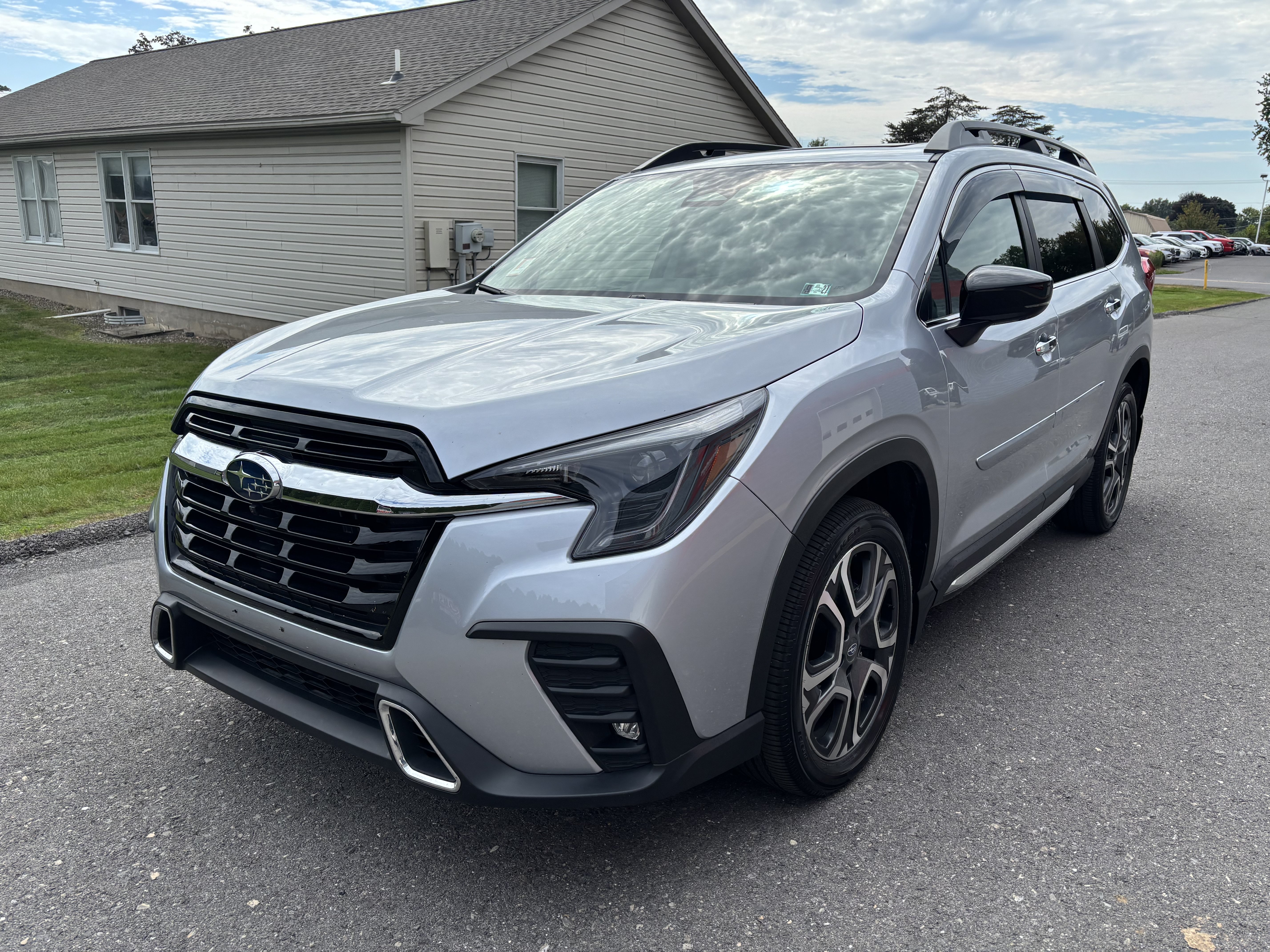 Used 2025 Subaru Ascent Touring w/ Popular Package #1 AWD/4WD image 8