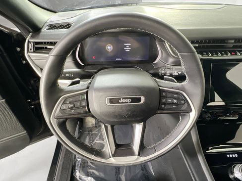 Used 2023 Jeep Grand Cherokee Altitude image 11