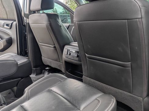 Used 2019 Chevrolet Suburban Premier AWD/4WD image 32