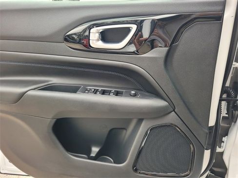 New 2026 Jeep Compass Latitude image 21