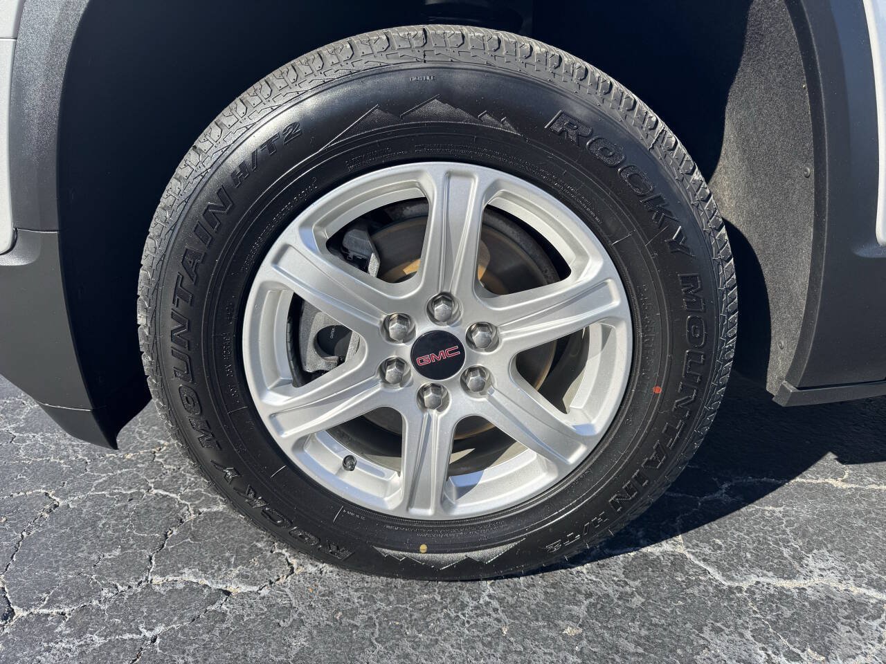 Used 2019 GMC Acadia SLE w/ LPO, Black Accent Package FWD image 12
