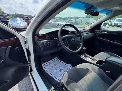 Used 2009 Chevrolet Impala LS FWD image 28