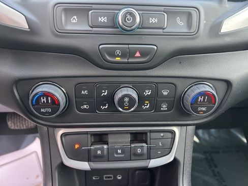 Used 2023 GMC Terrain SLE w/ Driver Convenience Package image 29