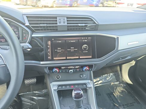 Used 2025 Audi Q3 2.0T Premium w/ Convenience Package AWD/4WD image 18