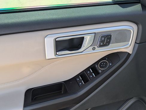 Used 2020 Ford Explorer Limited image 12