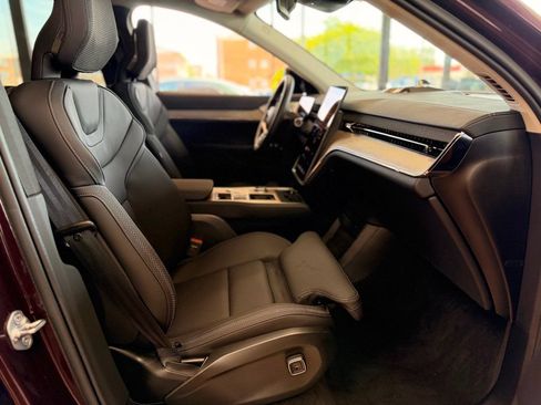 Used 2025 Volvo EX90 Ultra AWD/4WD image 24