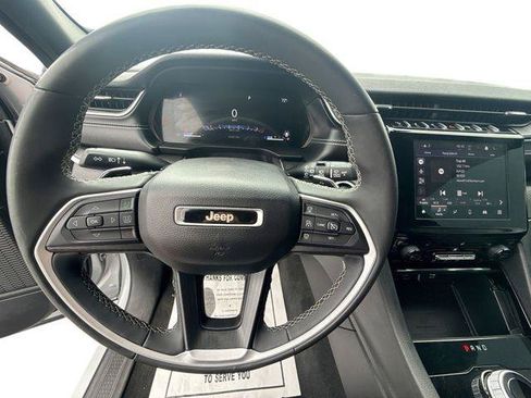 Used 2023 Jeep Grand Cherokee Altitude RWD image 16