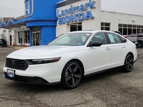 Used 2025 Honda Accord Sport image 1