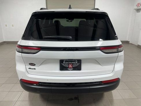 Used 2024 Jeep Grand Cherokee Altitude image 7