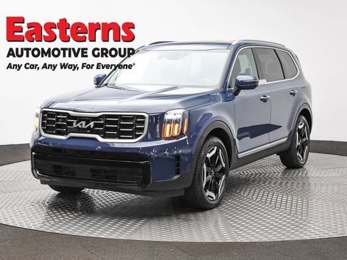 Used 2025 Kia Telluride S FWD image 1