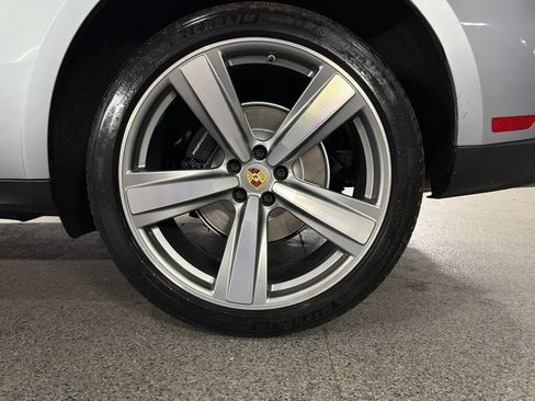 Used 2023 Porsche Macan Turbo AWD/4WD image 11