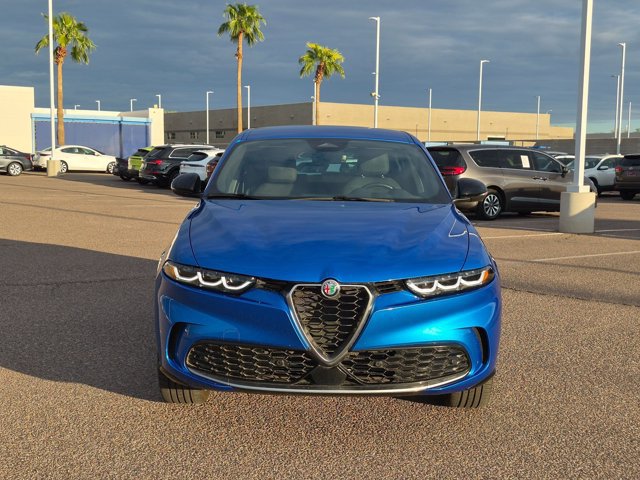 Used 2024 Alfa Romeo Tonale Ti w/ Premium Interior Package AWD/4WD image 2