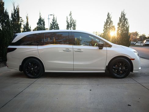 Used 2023 Honda Odyssey Sport image 11