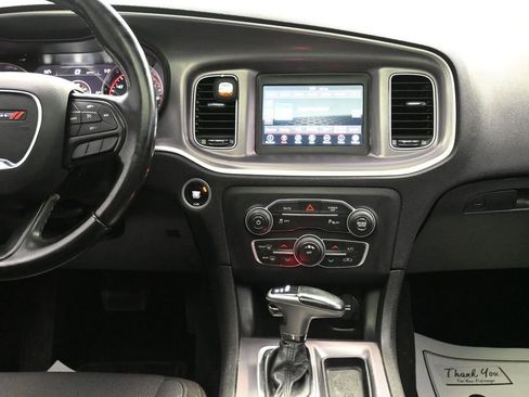 Used 2019 Dodge Charger SXT RWD image 17