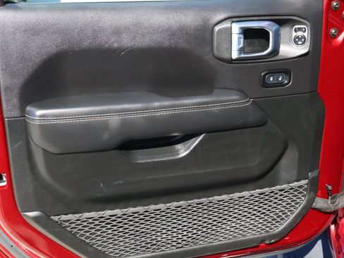 Used 2022 Jeep Wrangler Unlimited Sahara w/ Cold Weather Group image 16