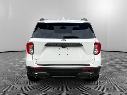 Used 2022 Ford Explorer XLT w/ Equipment Group 202A image 4